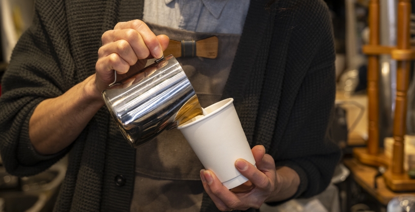 美味しい珈琲だけでなく、黒木さんとの会話もSUTTA COFFEEの楽しみのひとつ。