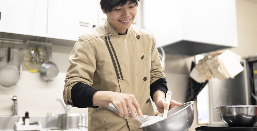 「昔の駄菓子屋さんのように、人のつながりを生むお店にしたいですね」と五島さん。