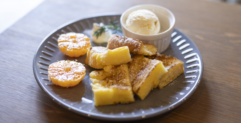 フレンチトーストプレートなど軽食も楽しめる。