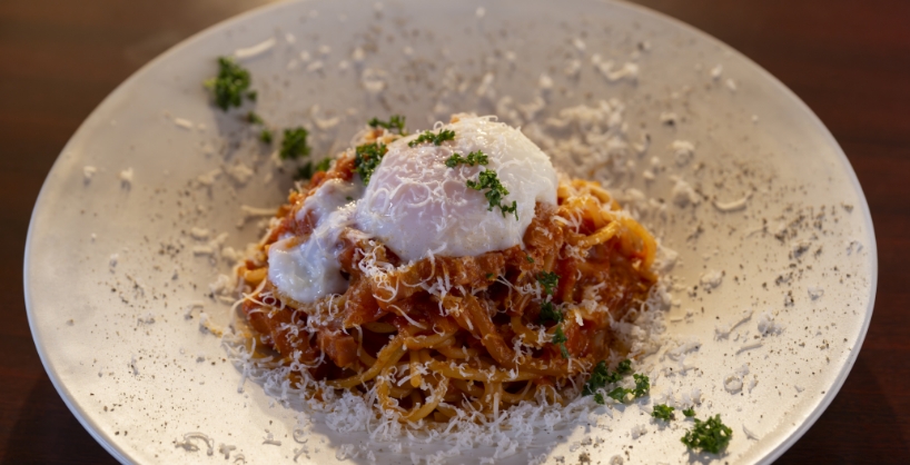 淡路島の製麺所から取り寄せた麺を使用した生パスタ。種類も豊富で、選ぶのも楽しい。